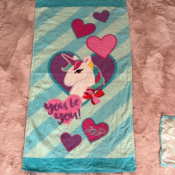 Jojo Siwa Towel Set - Picture 5 of 12